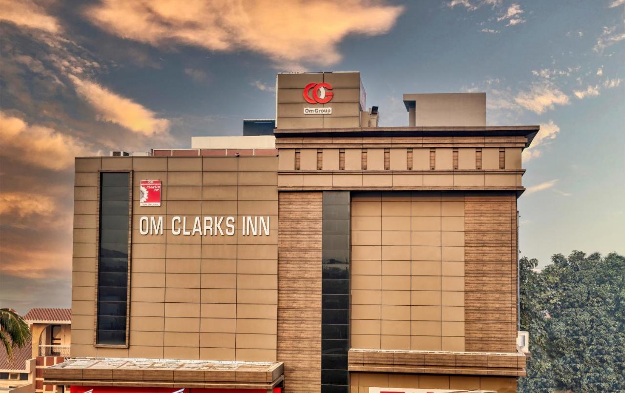 Om Clarks Inn Raebareli Luaran gambar