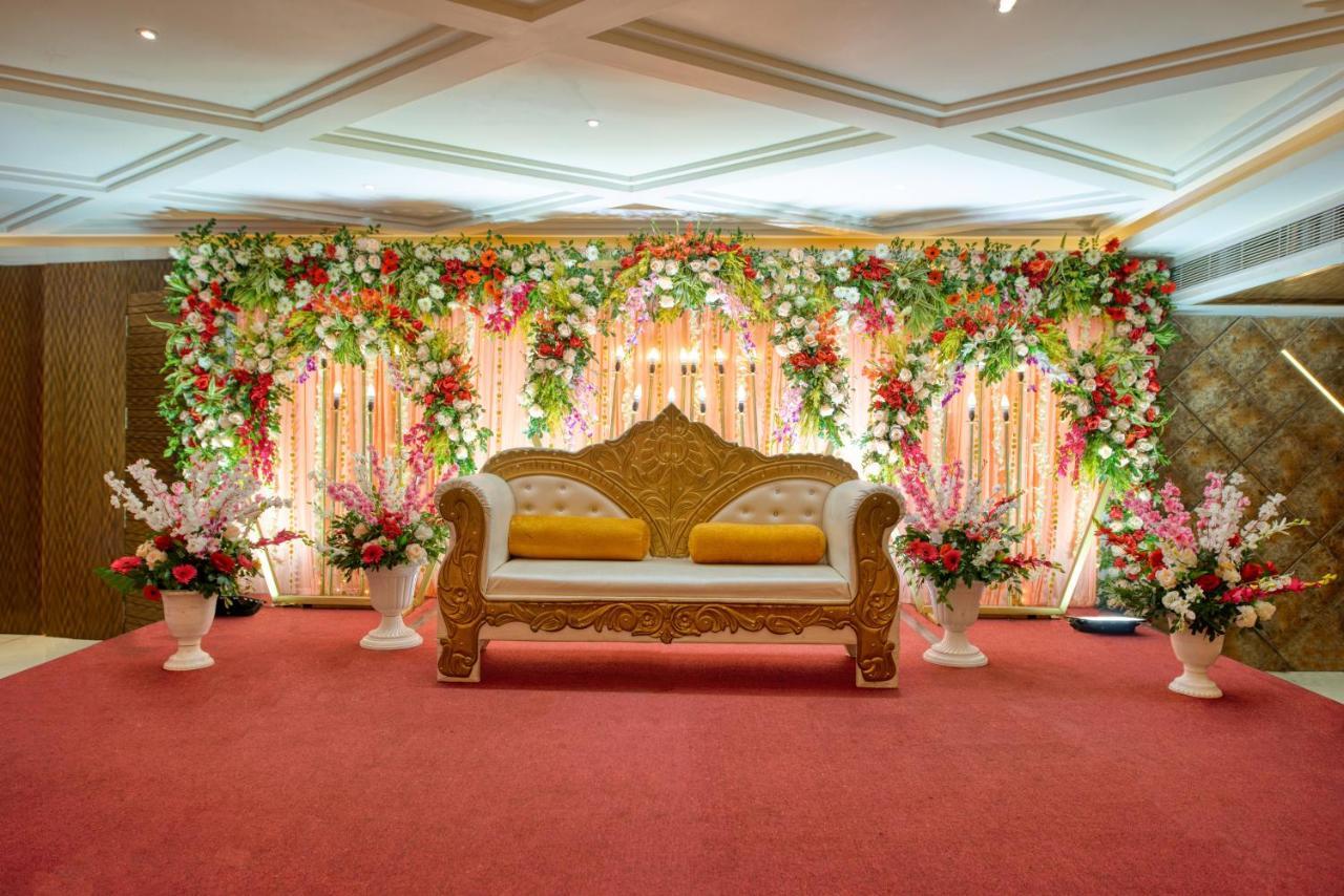 Om Clarks Inn Raebareli Luaran gambar