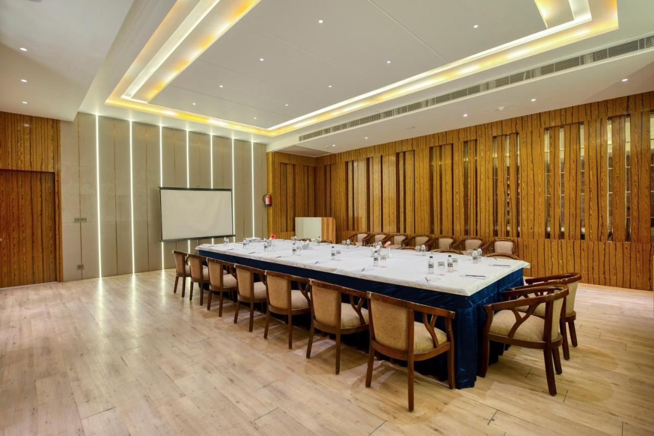 Om Clarks Inn Raebareli Luaran gambar