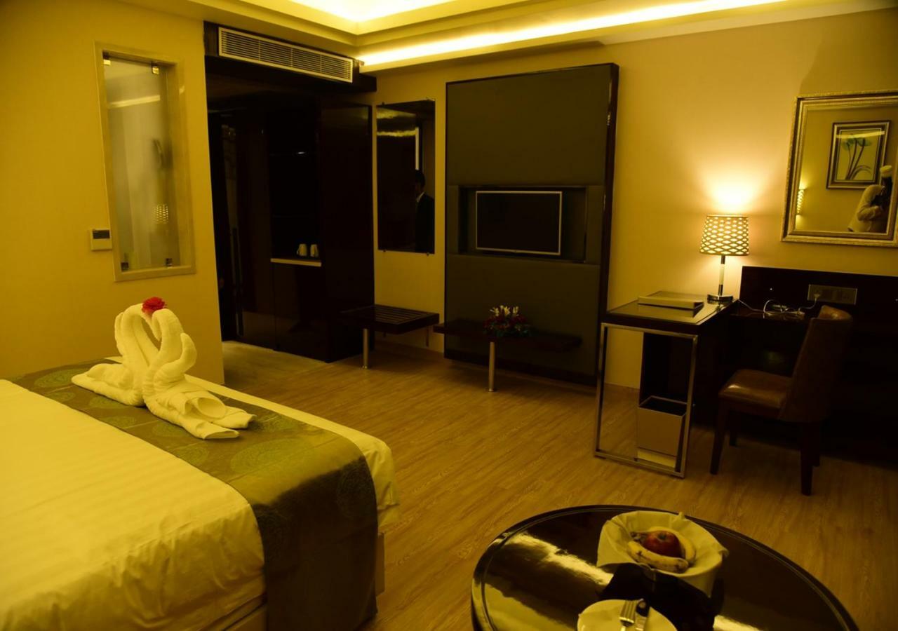 Om Clarks Inn Raebareli Luaran gambar