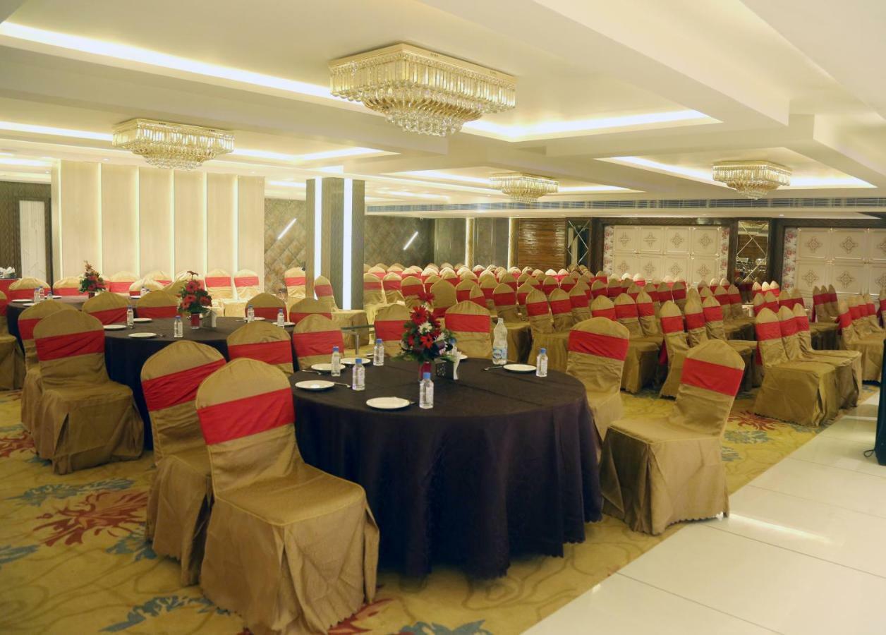 Om Clarks Inn Raebareli Luaran gambar