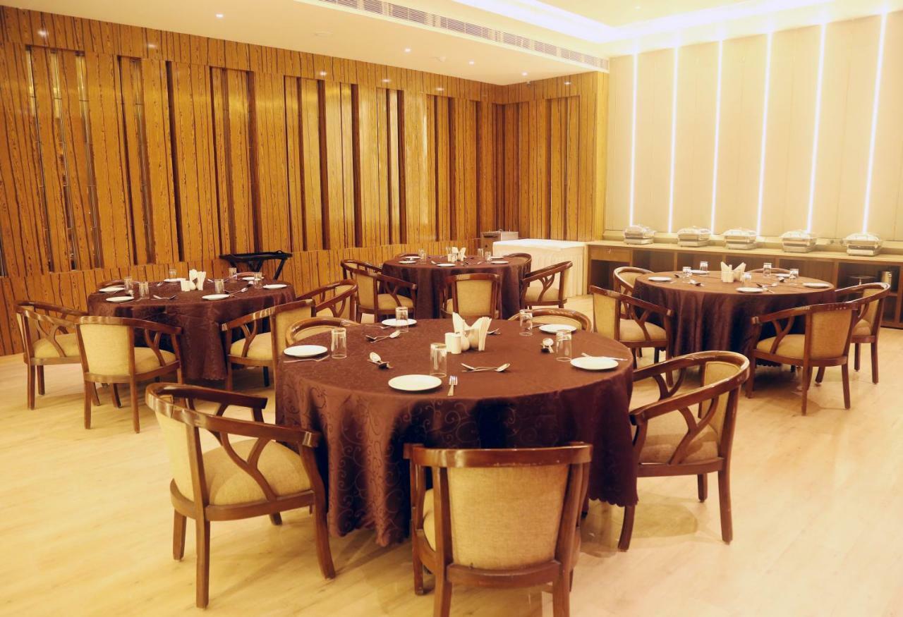 Om Clarks Inn Raebareli Luaran gambar
