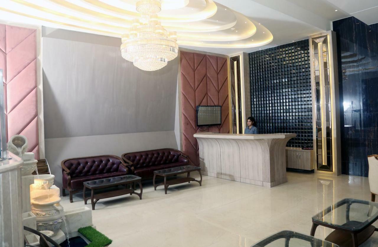 Om Clarks Inn Raebareli Luaran gambar