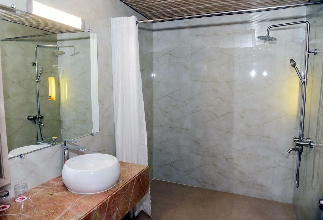 Om Clarks Inn Raebareli Luaran gambar