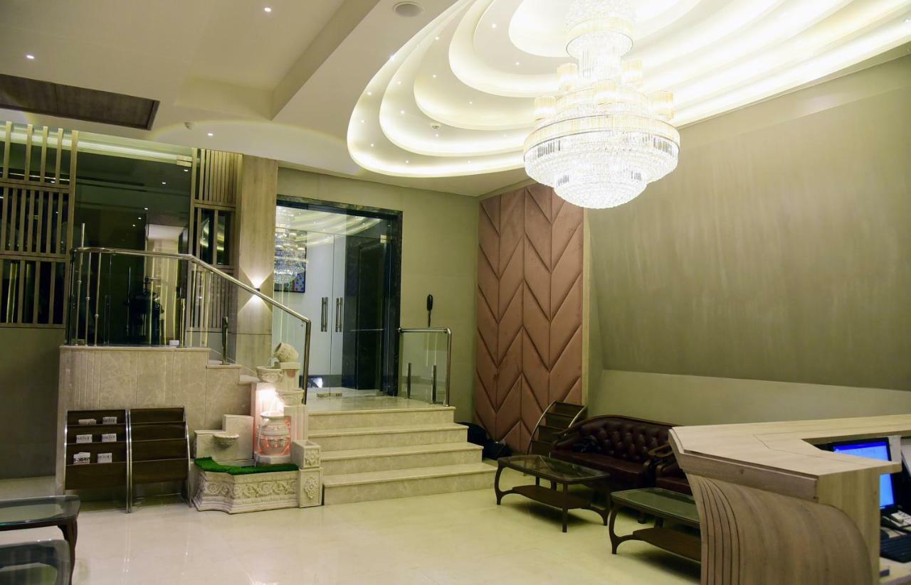 Om Clarks Inn Raebareli Luaran gambar