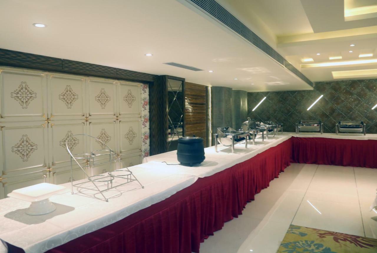 Om Clarks Inn Raebareli Luaran gambar